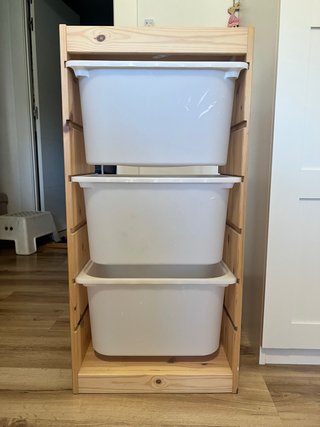 Estantería Trofast IKEA con 3 cubos