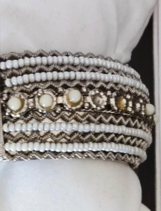 Bracciale rigido perline oro e bianche