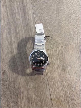 Seiko 5 Verde Números Árabes. Seiko SRPH49K1.