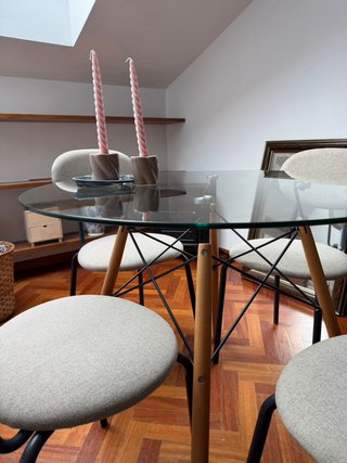 Mesa comedor/cocina + 4 sillas nuevas