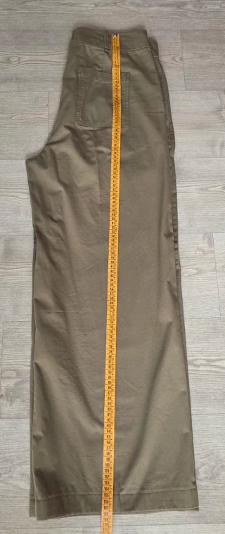 Pantalón Zara verde oliva