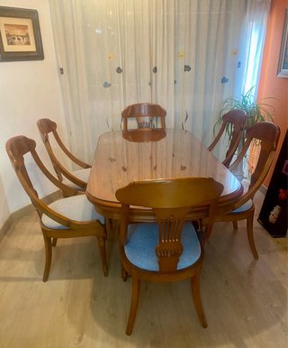 Mesa de comedor de madera con cristal incluido
