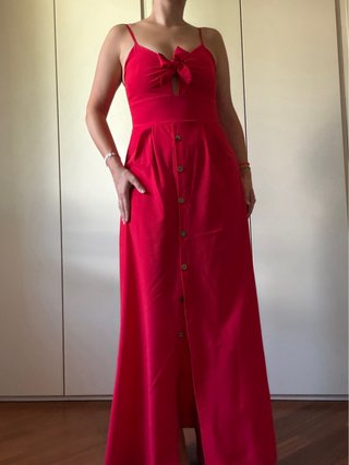 Abito lungo rosso con bottoni