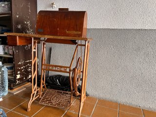 Máquina de coser Wertheim antigua