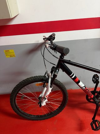 Bicicleta de montaña negra RR 5.0