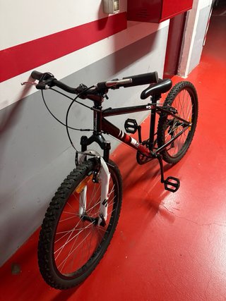 Bicicleta de montaña negra RR 5.0