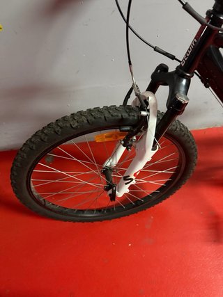 Bicicleta de montaña negra RR 5.0