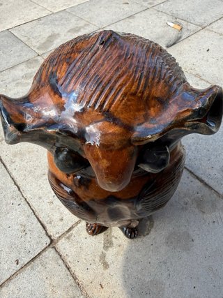 Botijo de cerámica marrón