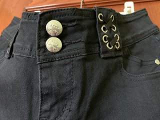 Pantalones negros góticos acampanados