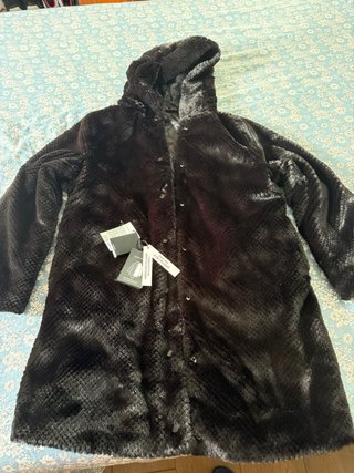 Abrigo reversible negro con capucha