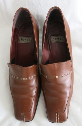 Zapatos Tambi Marrón. Talla 35