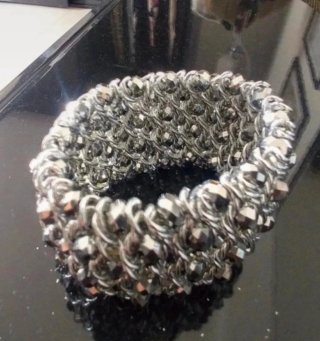 Bracciale elastico intrecciato con pietre