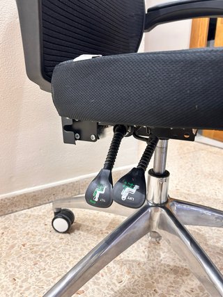 Silla de oficina ergonómica negra