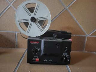 Lote 2 Proyectores de Cine Antiguos Yelco + Centur