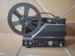 Lote 2 Proyectores de Cine Antiguos Yelco + Centur