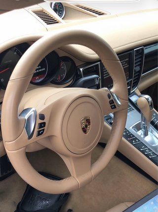 Volante porsche panamera beig