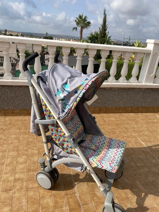 Carrito de bebé con estampado zig-zag