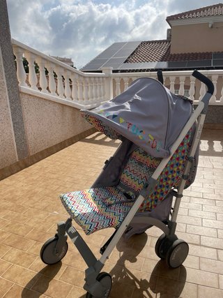 Carrito de bebé con estampado zig-zag