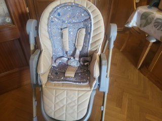 Trona Kinderkraft Lastree 2 en 1 con arco de juego