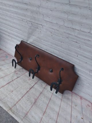 Perchero de pared con herraduras