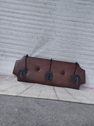 Perchero de pared con herraduras