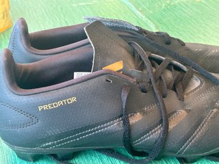 Adidas Predator multitacos fútbol negro/dorado