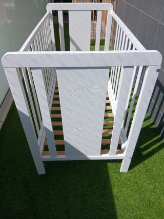 Cuna infantil blanca