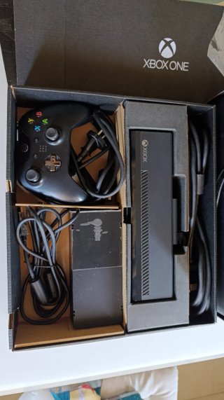 Xbox One Edición Día Uno + 2 mandos