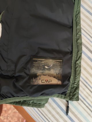 Parka verde acolchada ligera