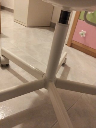 Silla de estudio gris y blanca