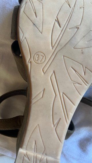 Sandalias cuña mujer de ante verde oliva