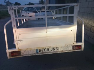 Remolque blanco para coche 2 metros de largo papel