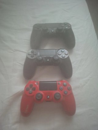 Mandos PS4 para piezas o para reacondicionar.