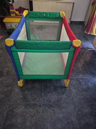 Cuna de viaje plegable