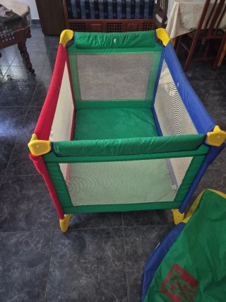 Cuna de viaje plegable