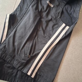 Chaleco con capucha Bershka mujer negro