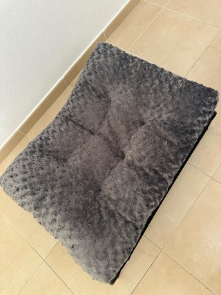 Cama para Mascota con Base Negra