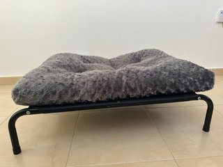 Cama para Mascota con Base Negra