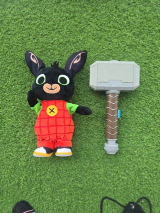 Muñeco Bing y Martillo Thor