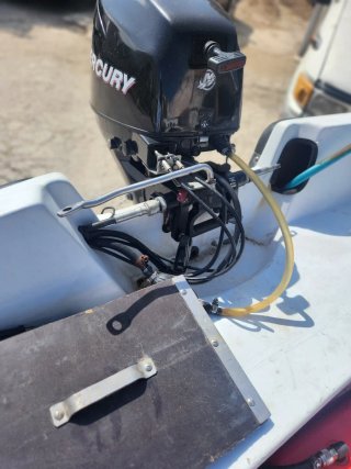 Barca 325 con motor Mercury 9.9 CV