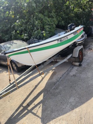 Barca 325 con motor Mercury 9.9 CV