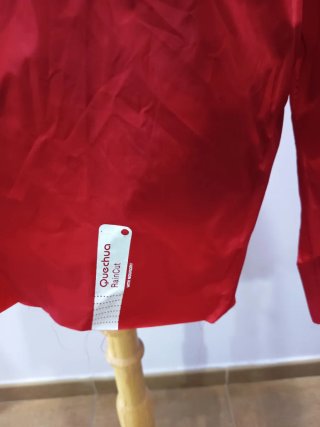Chubasquero niño rojo con capucha.Talla 12-14años