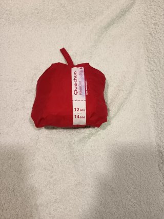 Chubasquero niño rojo con capucha.Talla 12-14años
