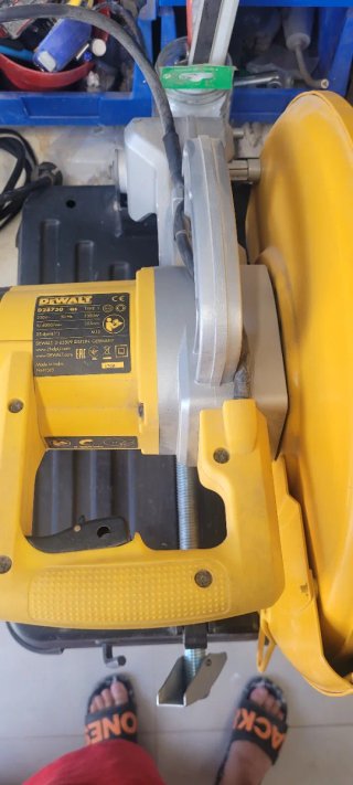 Sierra Ingletadora Metales Dewalt