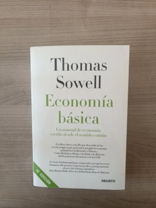 Economía básica un manual de economía escrito d...