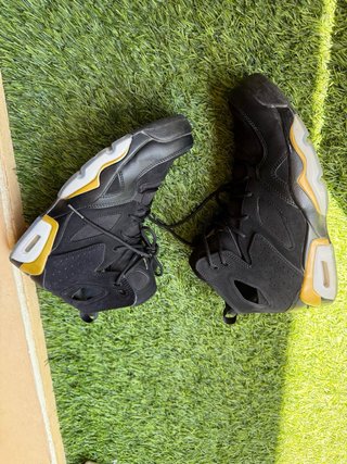 Jordan 6 Retro Negro y Dorado
