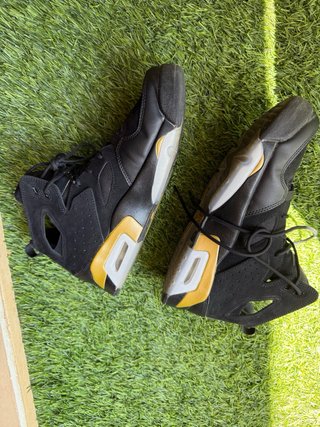 Jordan 6 Retro Negro y Dorado