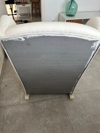 Sillón orejero lactancia piel blanco