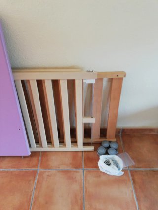 Cuna de madera lacada con osito