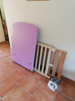 Cuna de madera lacada con osito